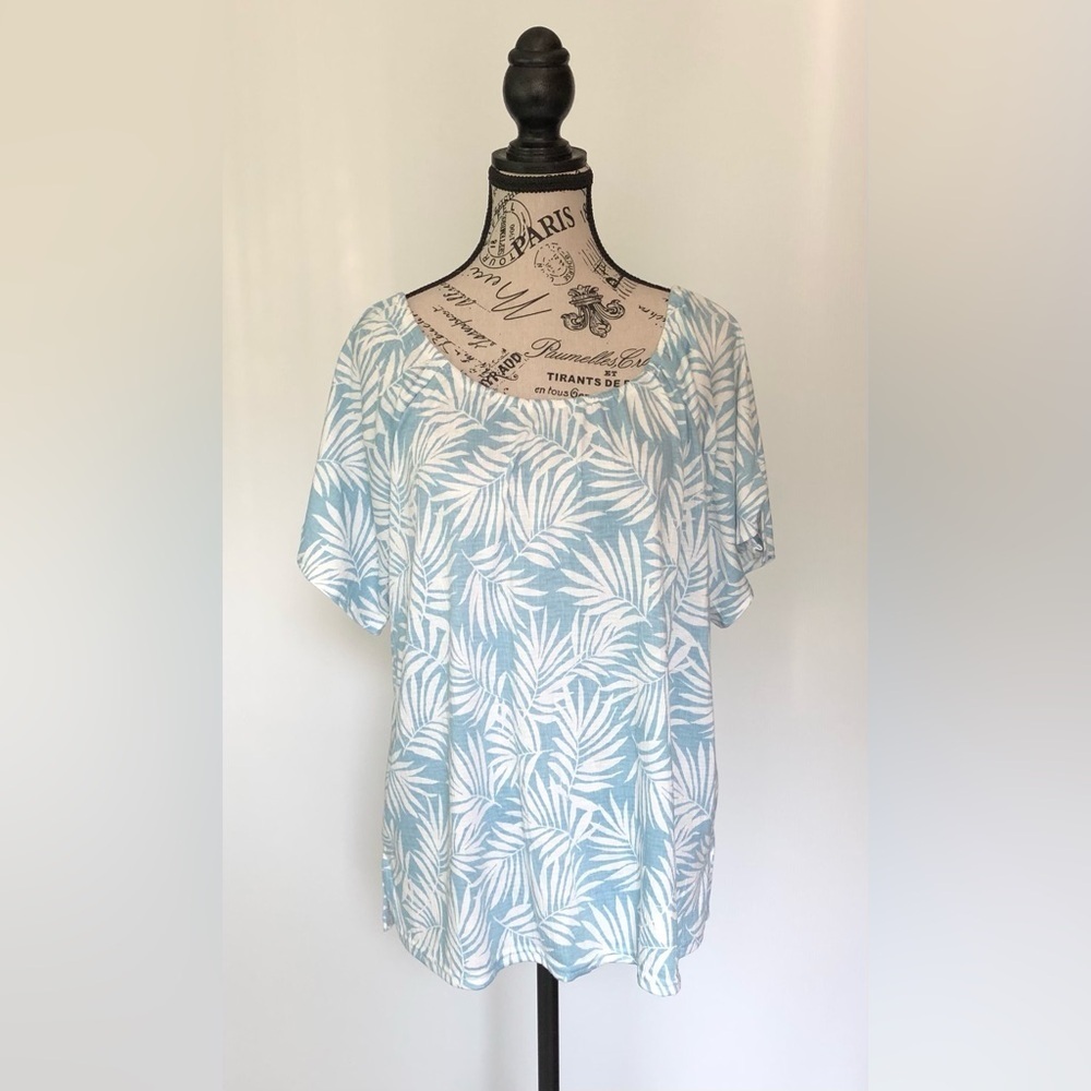 Island Shores Brand Top Blue and White with Palm Leaf Print Size Large